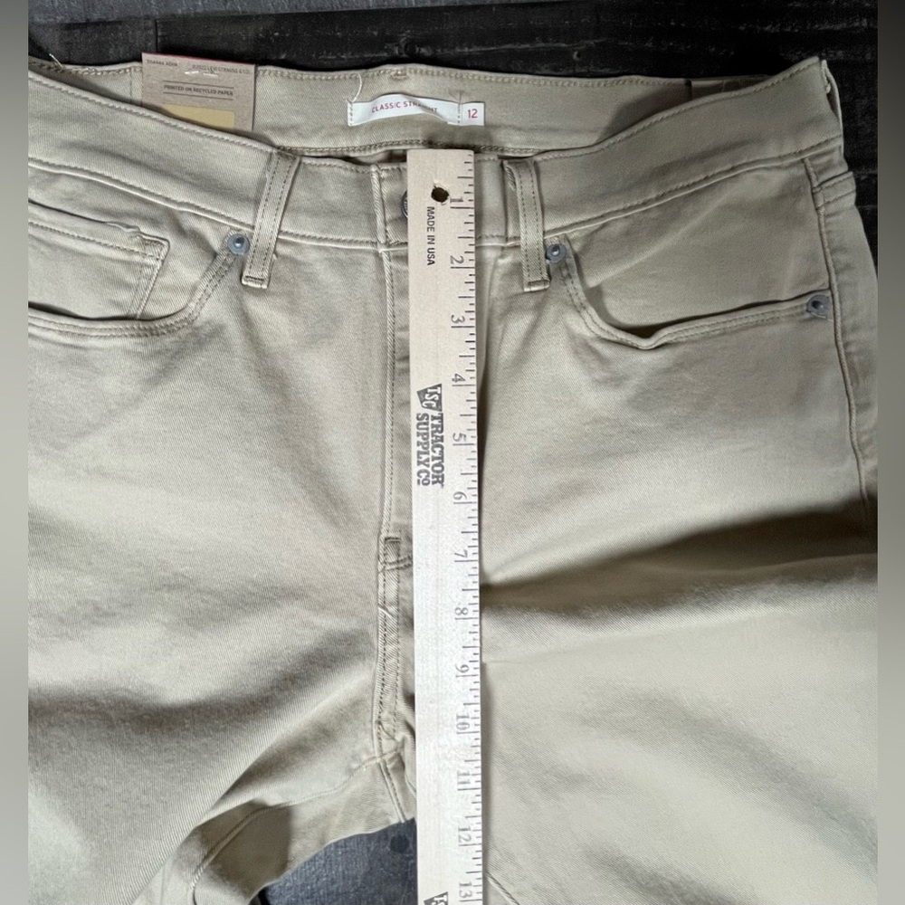 Levi's Women's Classic Straight Stretch Mid Rise Color Safari (Beige) Size 12 - Picture 6 of 12